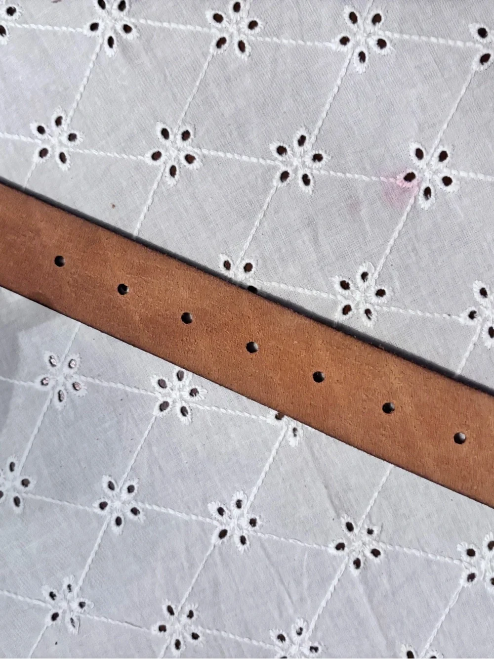Fossil Cream Leather Belt with Brass Round Buckle